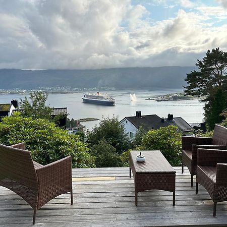 Great Place With View To The Mountains And Fjord オーレスン エクステリア 写真
